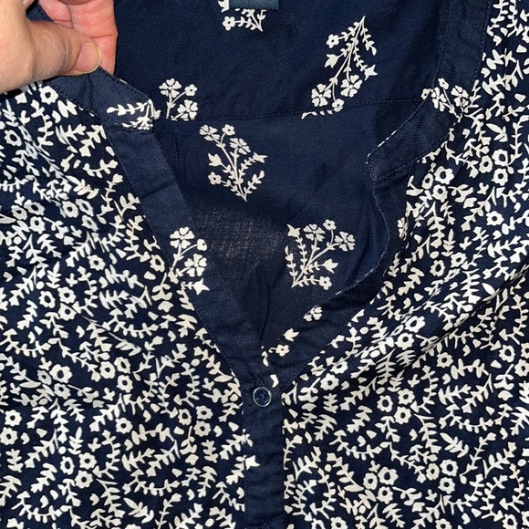 Casual light weight blouse - Picture 4 of 5